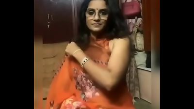 Desi orange saree aunty viral movie
